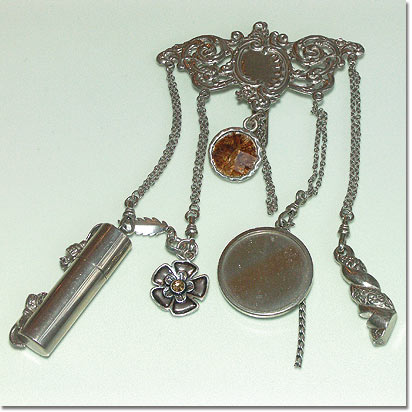 Zierbrosche aus Leichtmetall